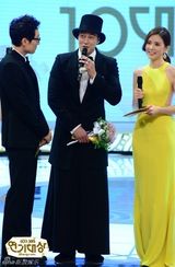 组图：李宝英捧SBS大奖 李敏镐得奖最多赢五冠