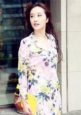 组图：李欣汝新写真享春天温馨