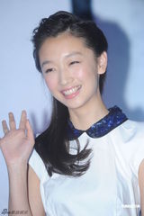 组图：周冬雨短裙俏丽亮相 柏芝性感郭晶晶发福