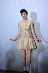 组图：陈燃亮相某名品发布会 金色蓬蓬裙诠释哥特范