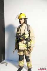 组图：陈伟霆黄金战衣上阵 封谢霆锋火场铁人