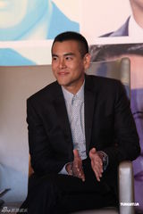 组图：电影《LOVE》发布会陈意涵与彭于晏私语