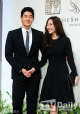 组图：韩星裴秀彬完婚 李秉宪苏幼珍等众星道贺