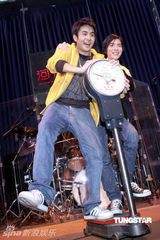 幻灯图：刘子千翻唱老爸刘家昌代表作 甄珍吹口哨