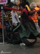 组图：张柏芝携两子台湾游玩参加好友婚礼