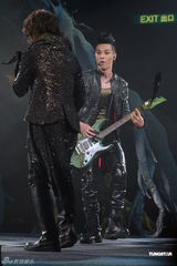 高清图：郑伊健个唱感谢蒙嘉慧 四度返场唱到哭