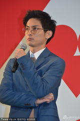 组图：《武士的菜谱》首映 上户彩扔米袋谢观众