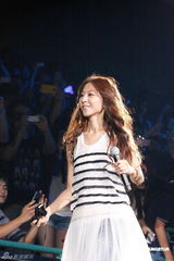 组图：陈綺贞小巨蛋开唱 脚踏车上场展独特摇滚风