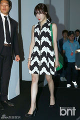 组图：尹恩惠Tiffany等众星亮相时尚活动