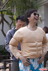 组图：温拿五虎重现当年半裸写真 四月澳门开唱