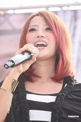 组图：“神木与瞳”黄美珍单飞发片