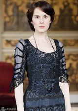 组图：唐顿大小姐米歇尔喜气红衣典雅迷人