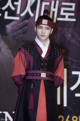 高清组图：韩版《仁医》发布会 宋承宪等主演出席