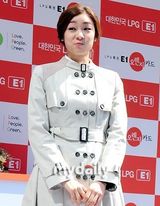 组图：韩花样滑冰公主金妍儿会粉丝展笑颜