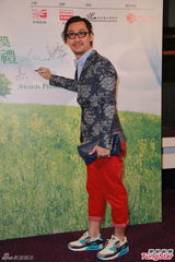 组图：香港舞台剧奖颁奖礼 黄秋生教张敬轩减压