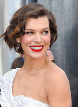 高清组图：奥斯卡红毯米拉-乔沃维奇红唇秀香肩