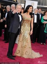 组图：凯瑟琳-泽塔琼斯携老公道格拉斯秀恩爱