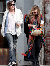 幻灯图集：好莱坞星踪集锦 贾斯汀挥杆为慈善