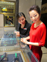 组图：阿雅参加品牌活动 传授翡翠的时尚配搭