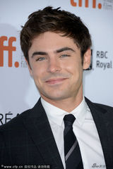 组图：《帕克兰医院》发布会 埃夫隆电眼迷人