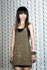 高清图：蔡依林宣传新专辑 亲身示范性感动作