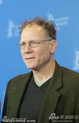 高清图：《未来》发布会 导演米兰达获两帅护花