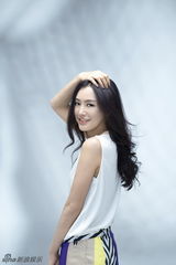 组图：秦岚登杂志封面 喜欢让生命燃烧的幸福感