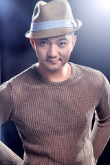 组图：彭博写真玩小调皮 欢庆《河东狮吼2》上映