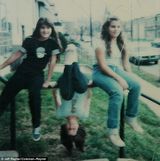 组图：安妮斯顿与未婚夫童年照明星范儿十足