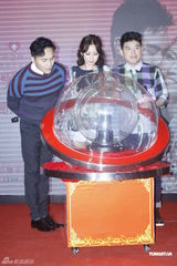 组团：《天生爱情狂》发布会 张智霖刘心悠虐恋情深