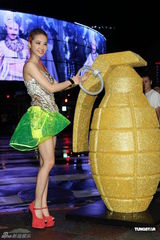 组图：蔡依林新歌MV街头首播 七夕节忙于工作