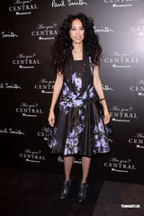 高清图：莫文蔚透露新MV演出浴戏 光头全裸自己做主