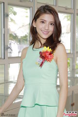 组图：吴千语裙装甜美亮相 否认自己是败金女