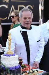 组图：第85届奥斯卡红毯-主厨推小金人蛋糕亮相