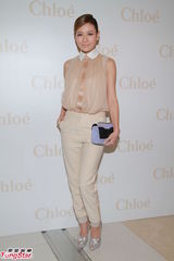 组图：江若琳出席活动称未被逼作不道德交易