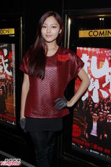 组图：温碧霞低胸宣传新片 陈伟霆无暇为阿Sa庆生