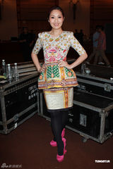 组图：杨千嬅撑场叱咤记者会 多对绯闻情侣同台