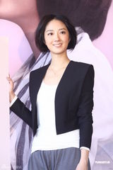 组图：桂纶镁清秀可爱出席活动 不否认与戴立忍分手