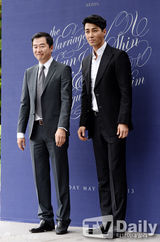 组图：韩星申贤俊大婚 张东健玄彬等大牌齐聚