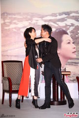 组图：刘若英为新专辑庆功 低调谈婚姻生活