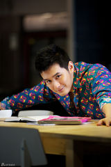 组图：王雨雅痞写真彰显文艺本色