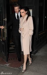 高清组图：小贝辣妹情人节约会 正装束身表情严峻