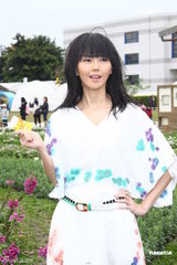 高清图：孙燕姿参观花博会 清丽亮相引媒体追拍