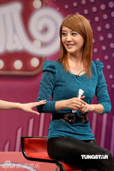 幻灯图：李念自曝与男友恩爱 李欣汝保剑锋录节目