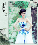 组图：芙蓉姐姐青花瓷玩中国风 重回清华园摆POSE