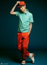 组图：任泉糖果色大片青春明丽活泼动人