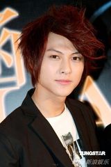 高清组图：张韶涵演唱会庆功 黑色紧身裙另类眼妆