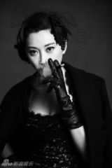 组图：杜晓婷新写真着镂花旗袍 复古妆容展古典气质