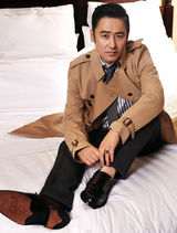 组图：吴秀波迷离眼神演绎绅士风情