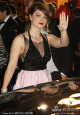 高清组图：《为父寻仇》首映西恩-潘摆酷 格温助阵